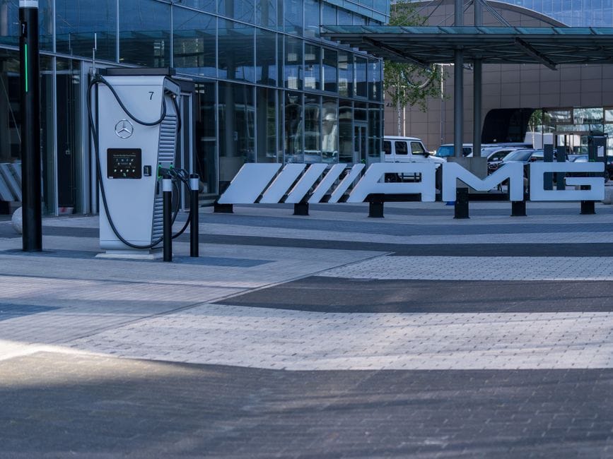 Public EV Charging: Networks, Etiquette and How It Works