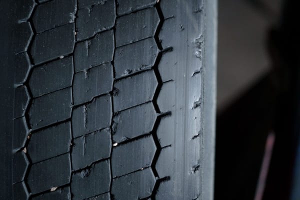 The First Cold Morning Always Trips the Tire Light — Here's the Full Autumn Checklist